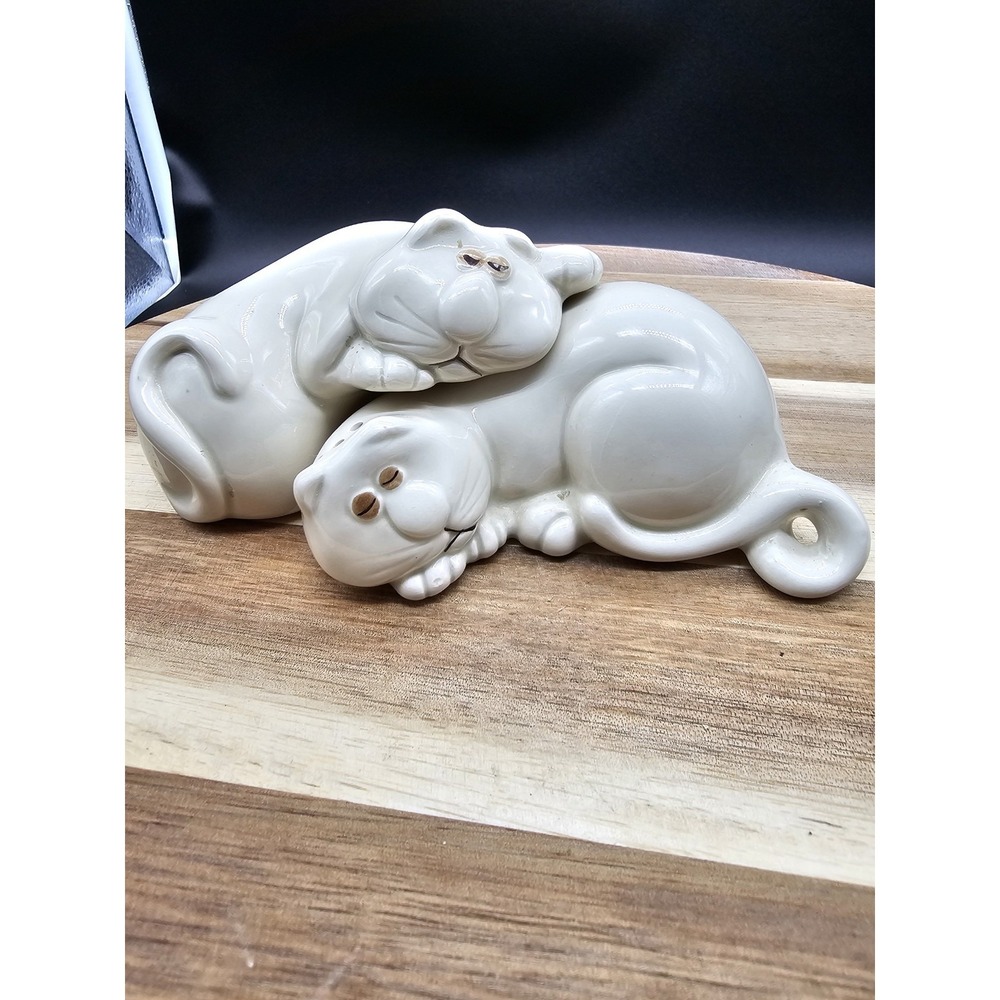Vintage Fitz & Floyd Cat Nap Nesting Cats Pair Of Salt & Pepper Shakers